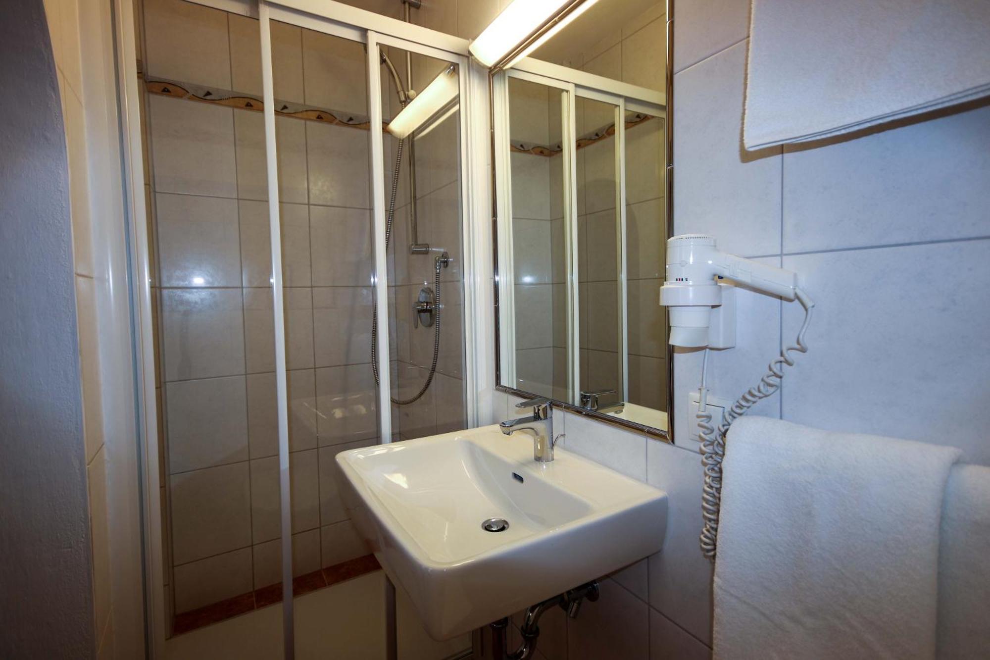 Kia Ora Hotel Restaurant Ваграйн Экстерьер фото